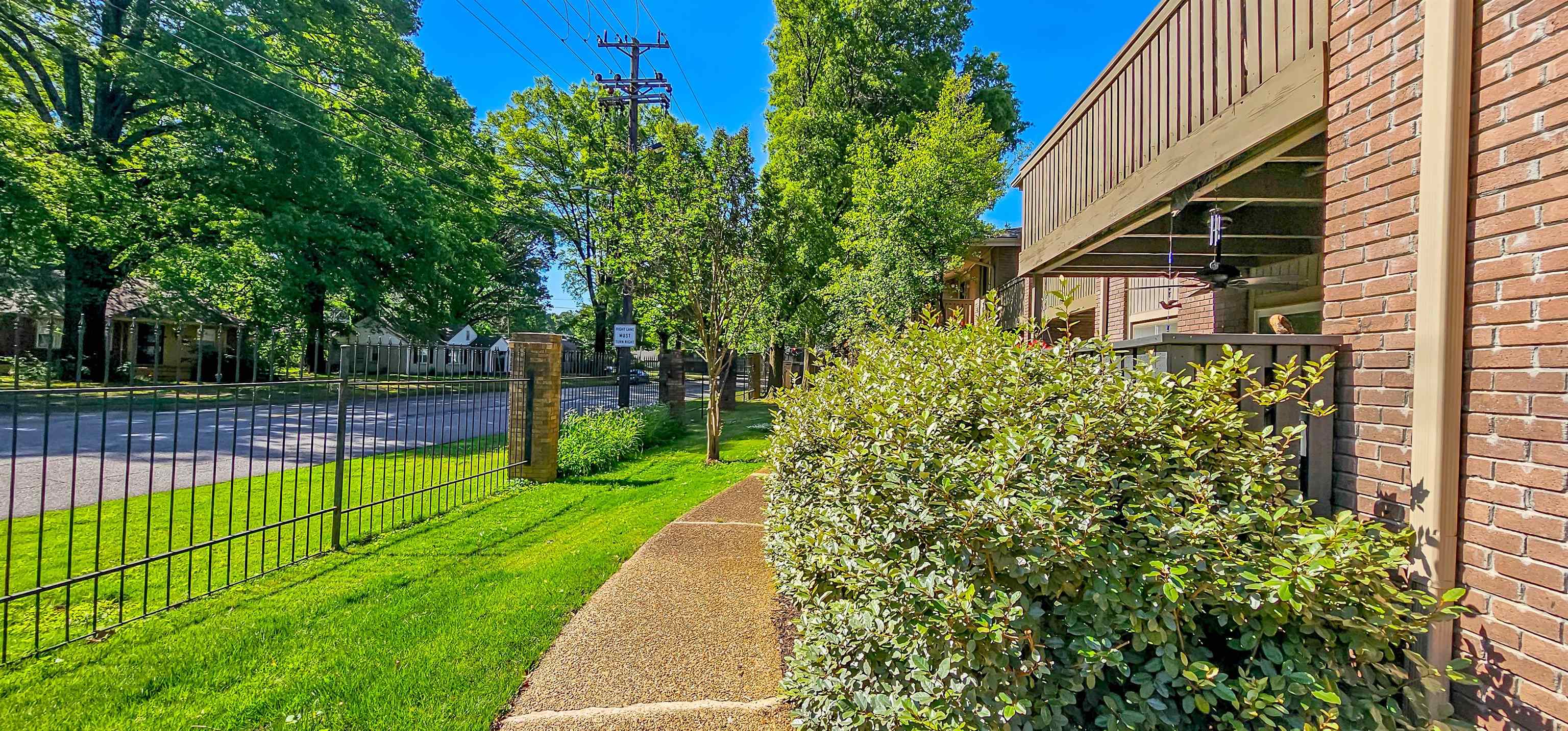 840 THISTLEDOWN DR Unit: 1009