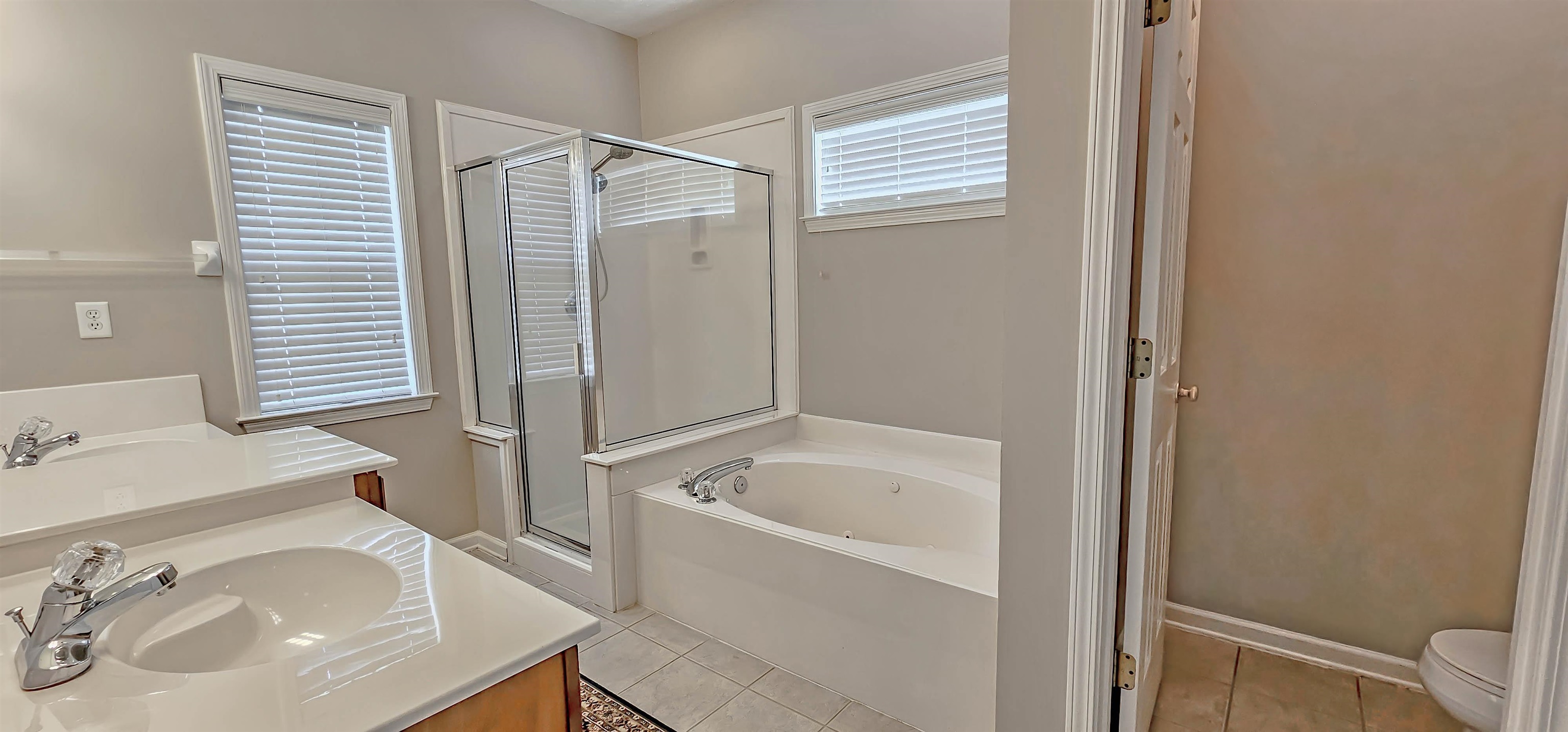 8678 ASHBURY OAK DR