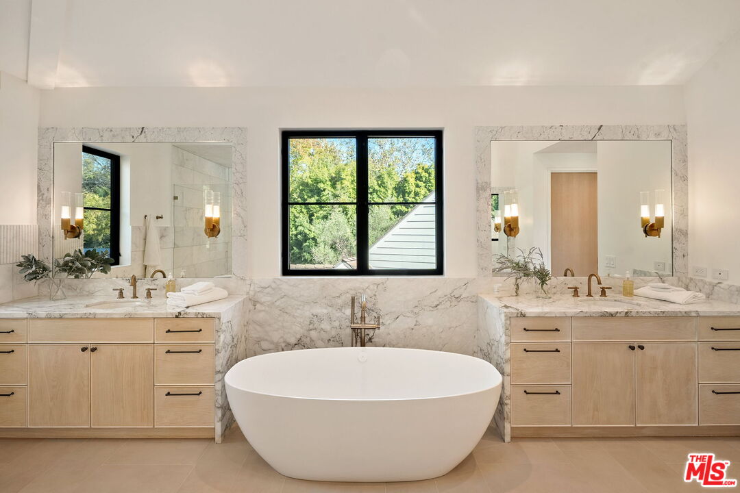 10444 Charing Cross Rd