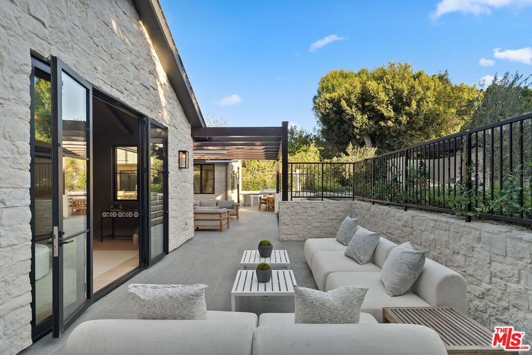 10444 Charing Cross Rd