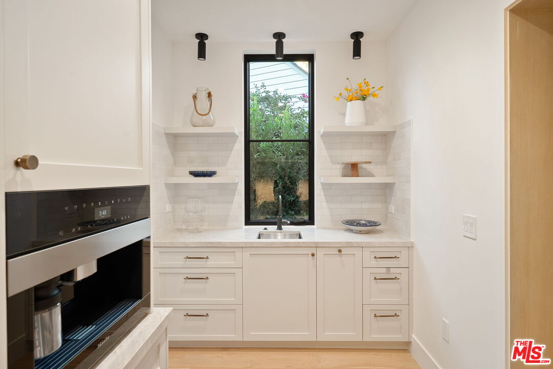 10444 Charing Cross Rd