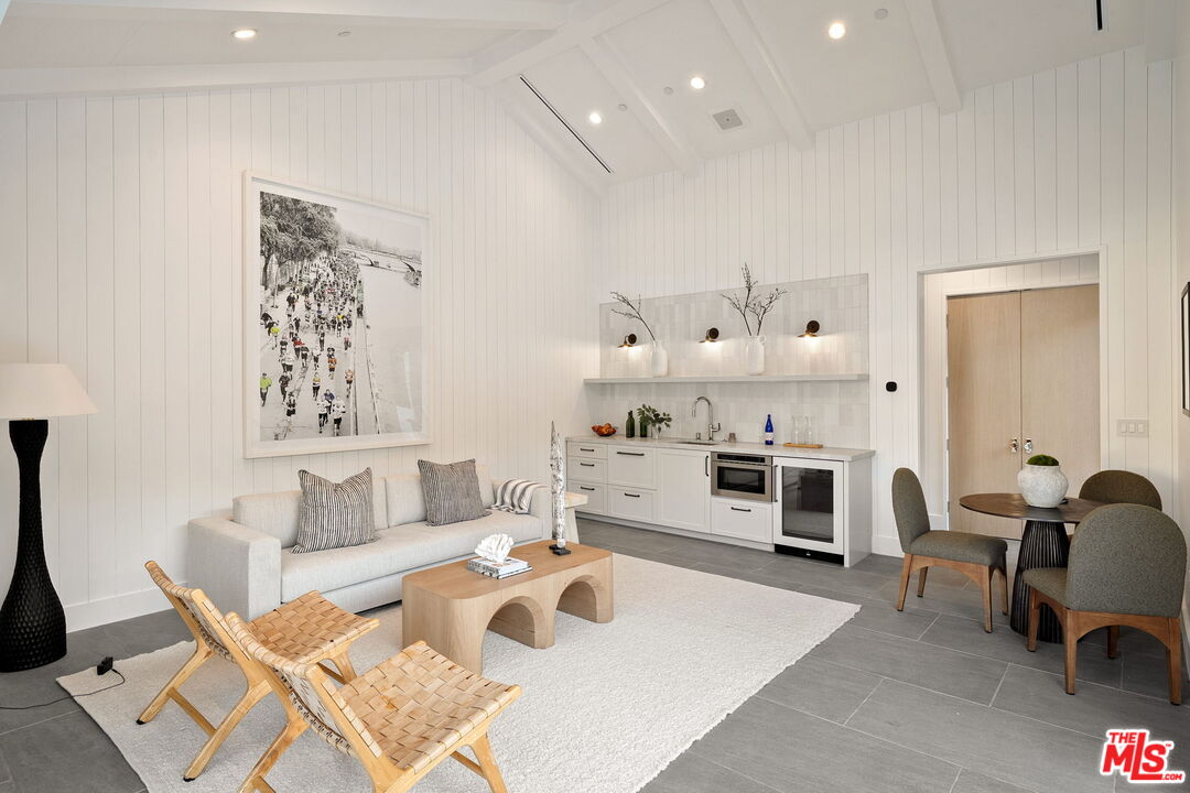 10444 Charing Cross Rd