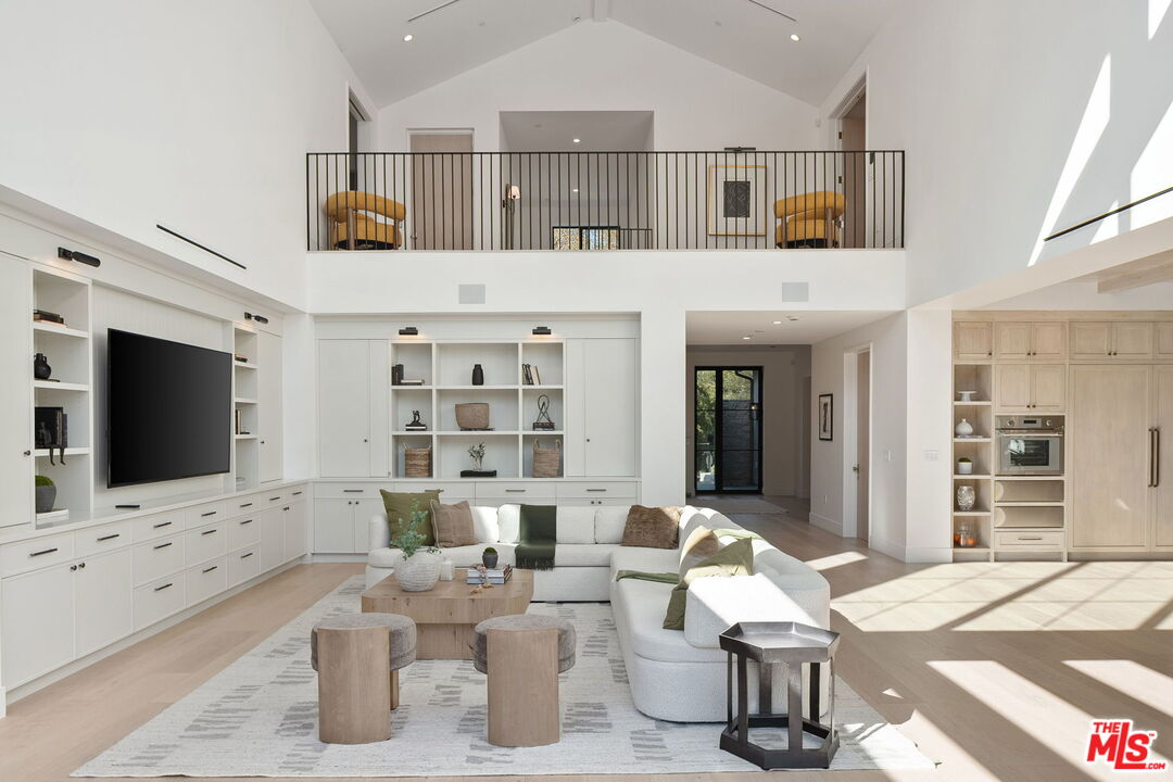 10444 Charing Cross Rd