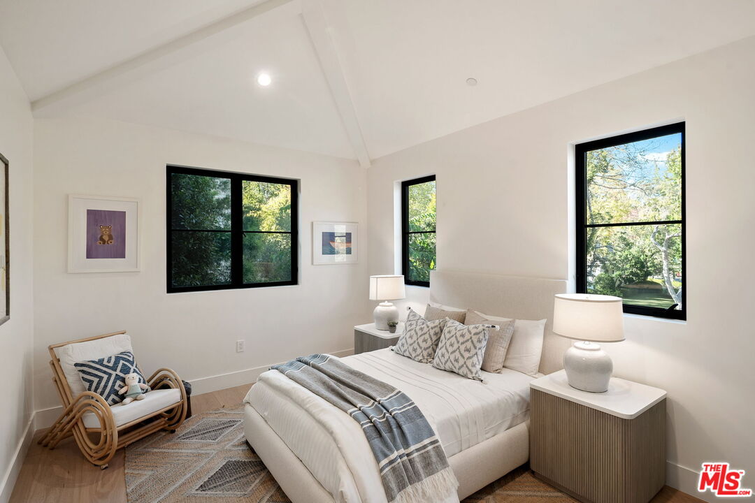 10444 Charing Cross Rd