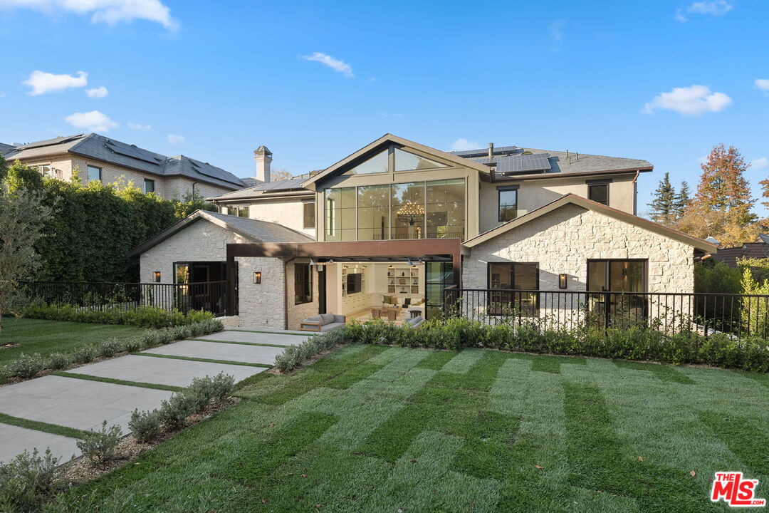 10444 Charing Cross Rd