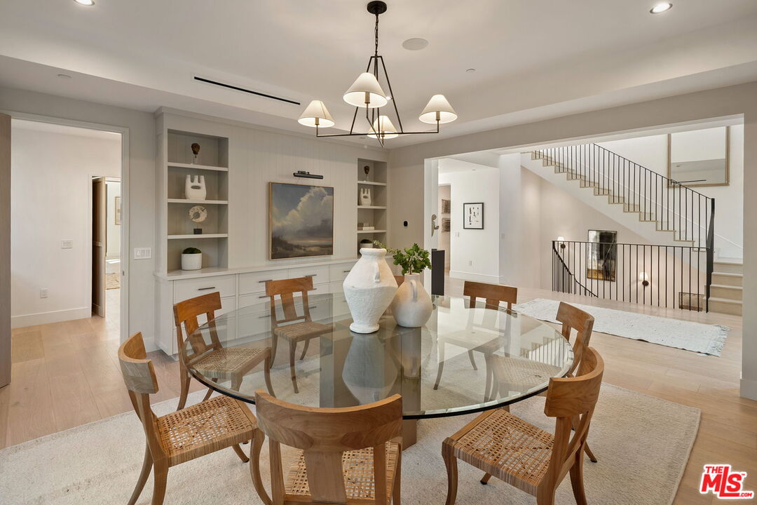 10444 Charing Cross Rd