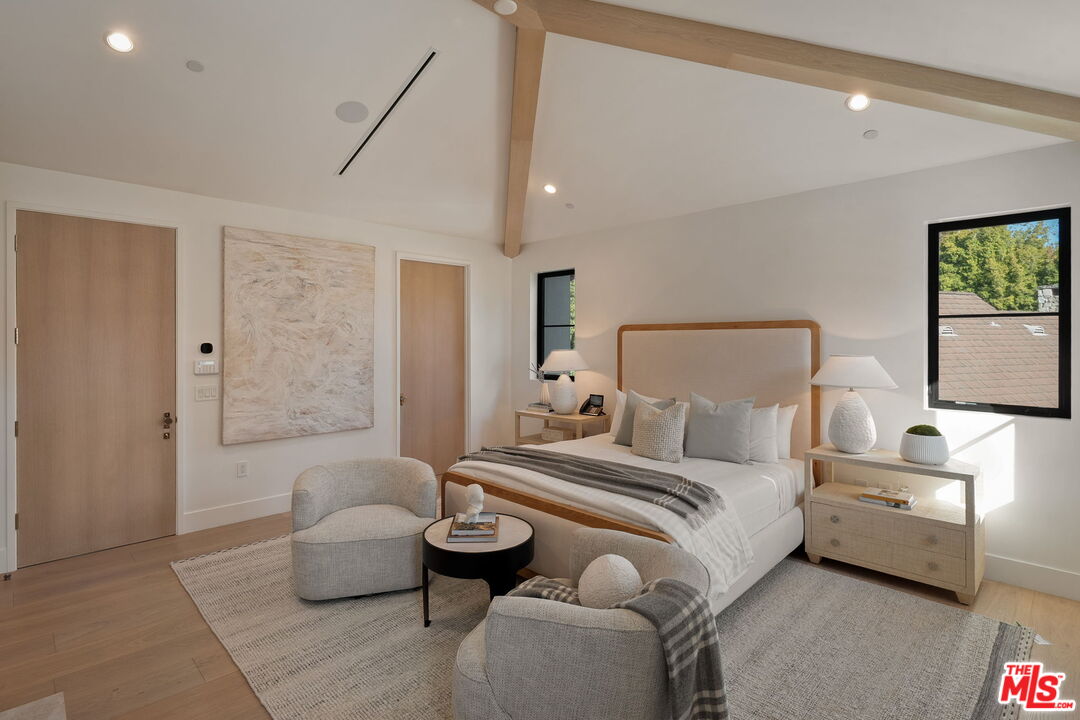 10444 Charing Cross Rd