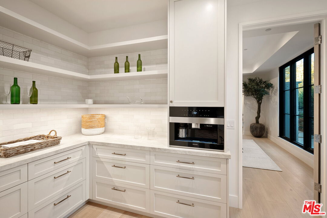 10444 Charing Cross Rd