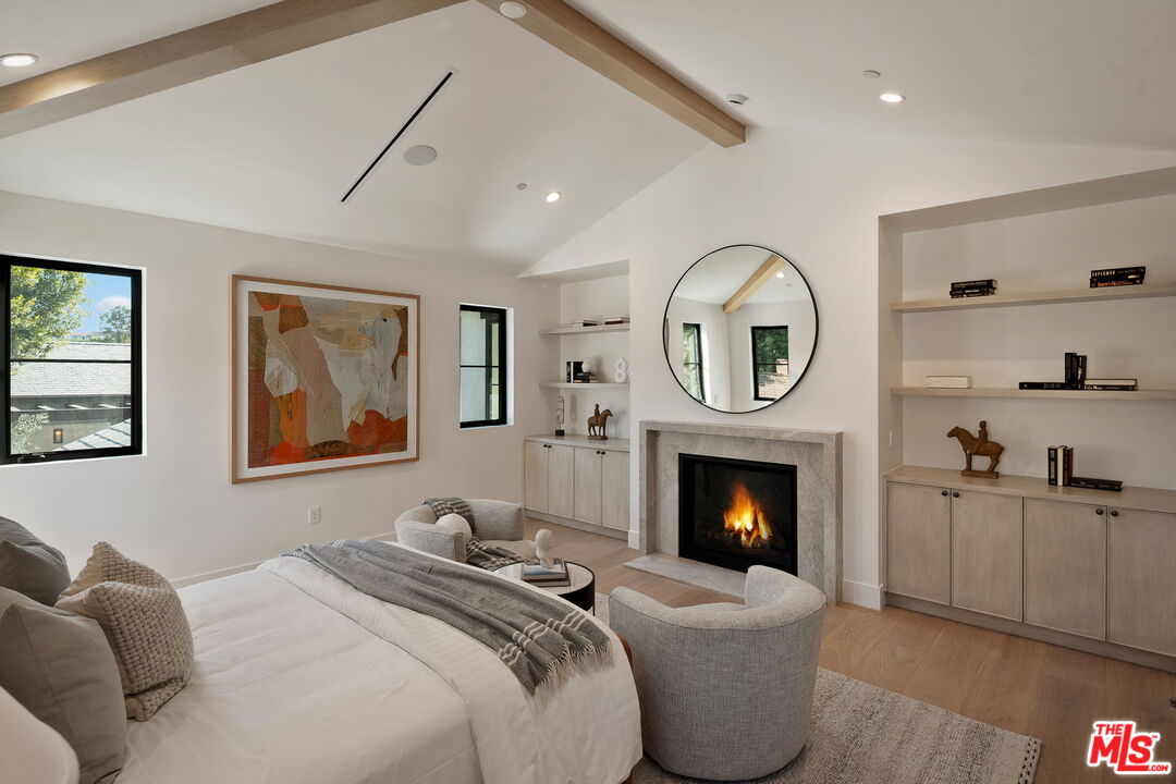 10444 Charing Cross Rd