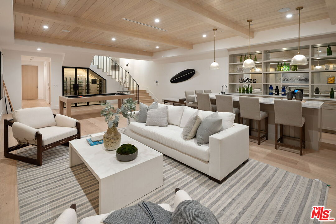 10444 Charing Cross Rd