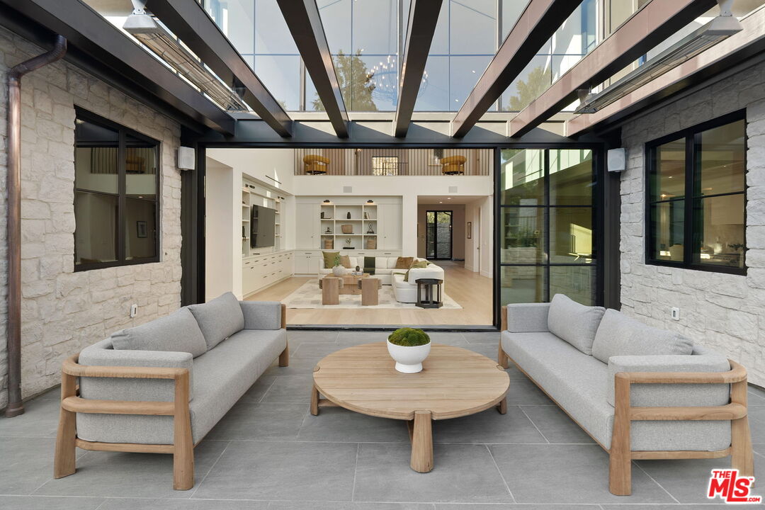 10444 Charing Cross Rd