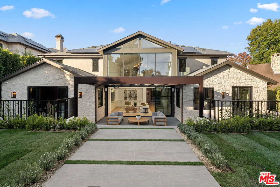 10444 Charing Cross Rd