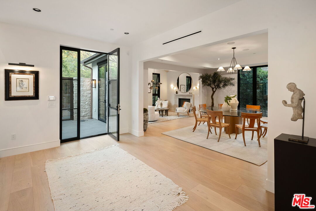 10444 Charing Cross Rd