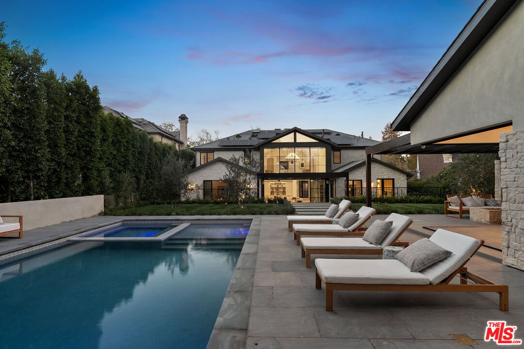 10444 Charing Cross Rd