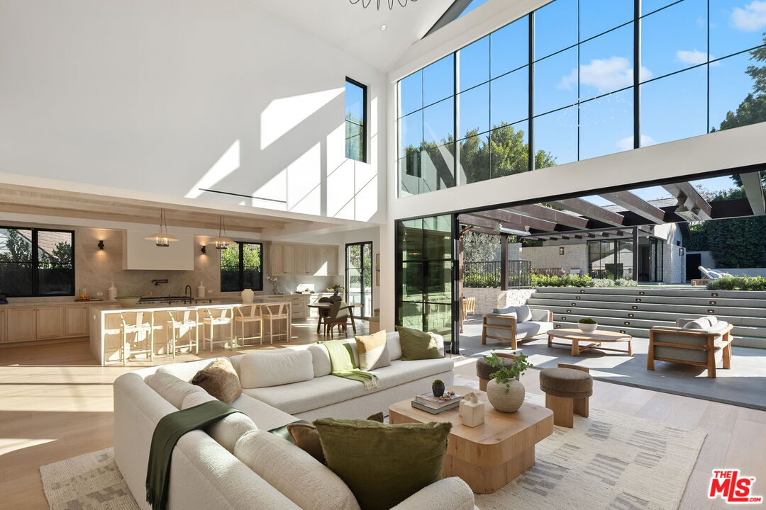 10444 Charing Cross Rd