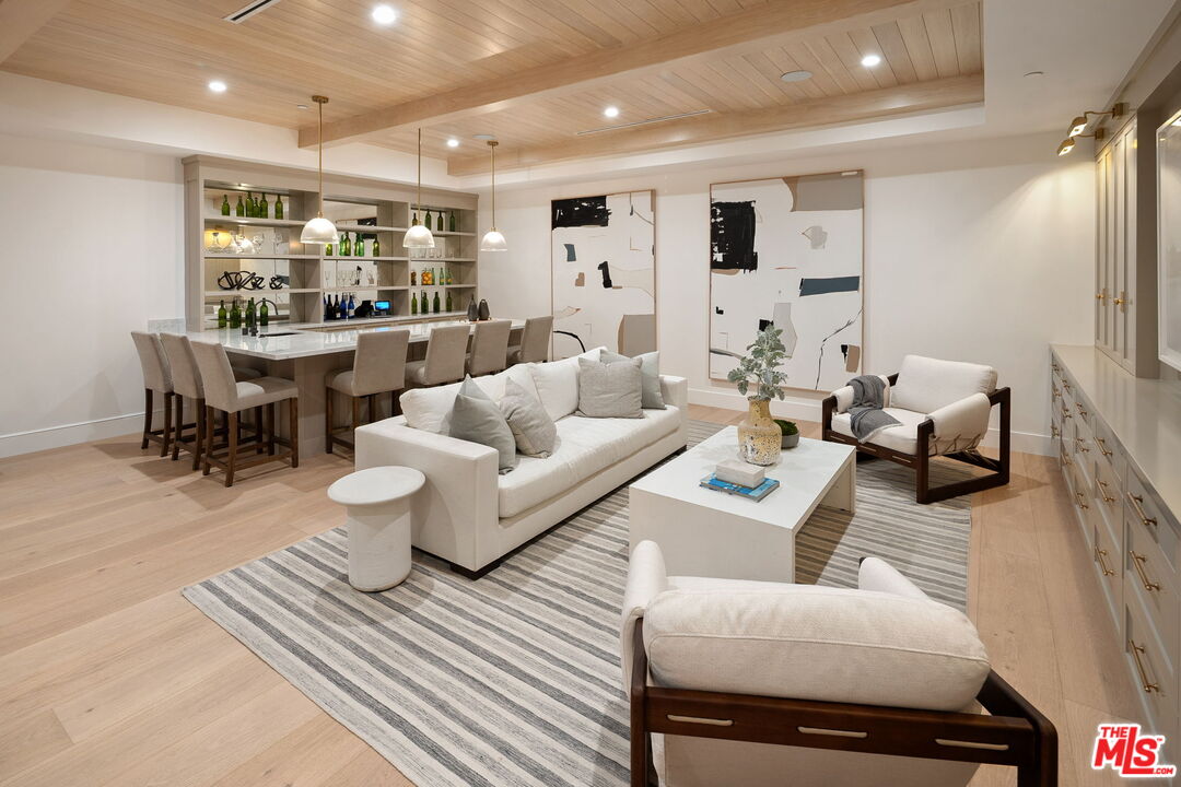 10444 Charing Cross Rd