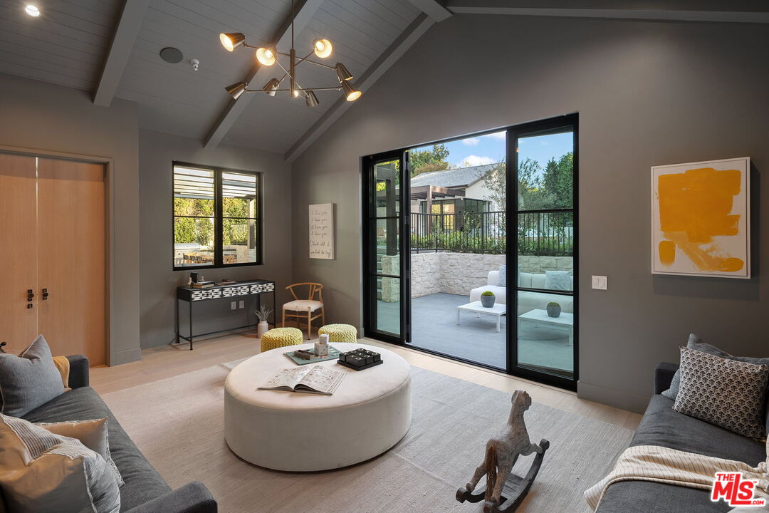 10444 Charing Cross Rd