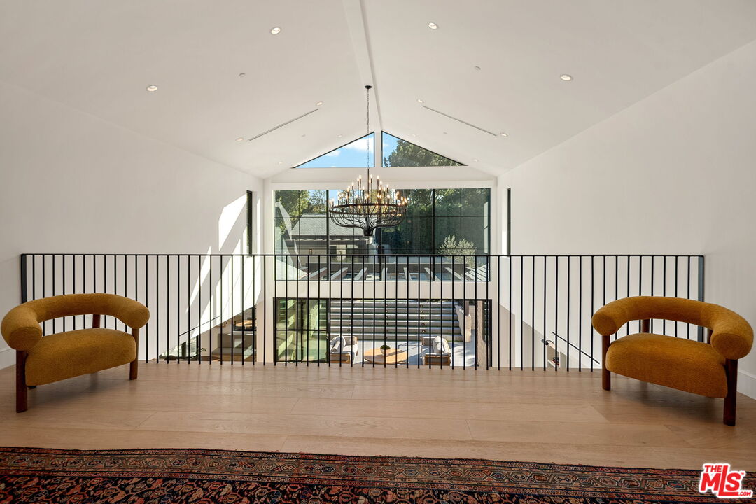 10444 Charing Cross Rd