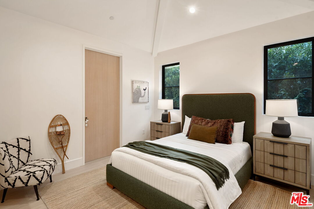 10444 Charing Cross Rd