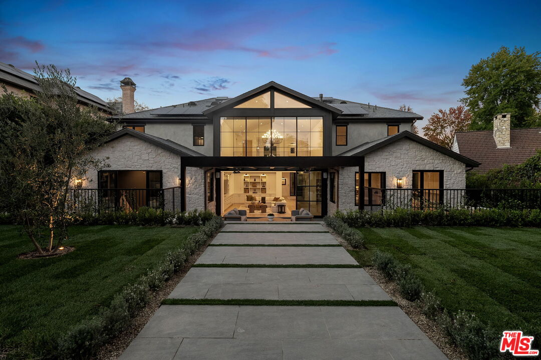 10444 Charing Cross Rd