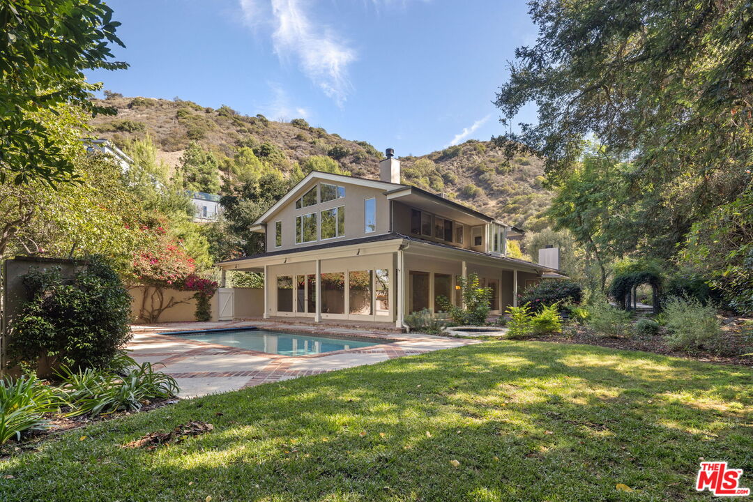 7972 Mulholland Dr