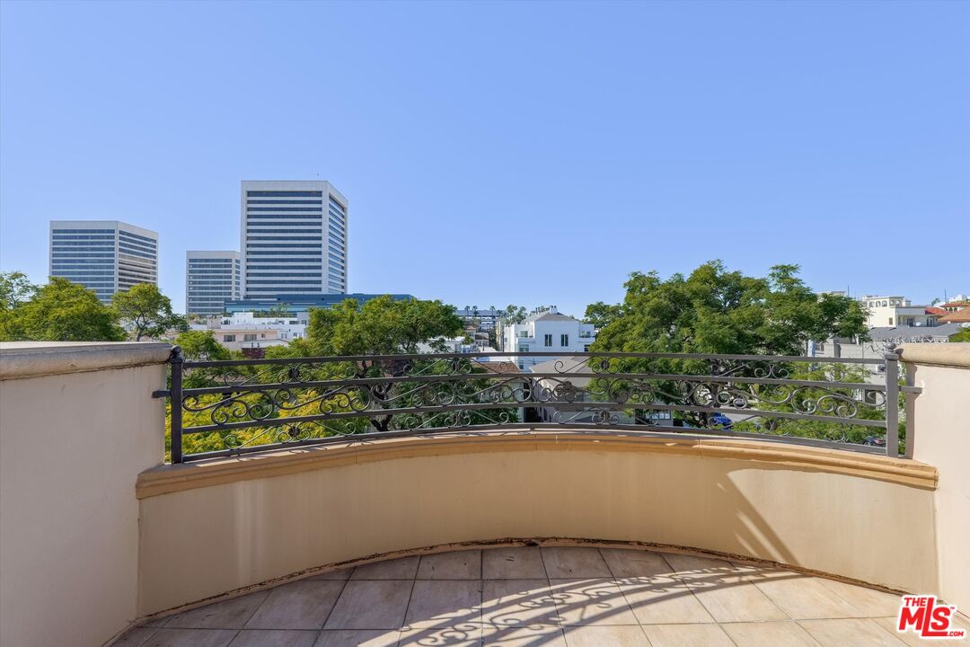 1610 Camden Ave Unit: 401