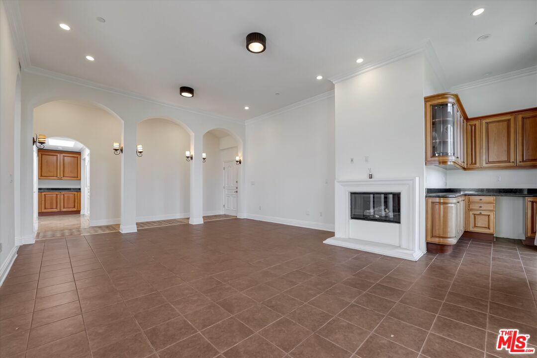 1610 Camden Ave Unit: 401