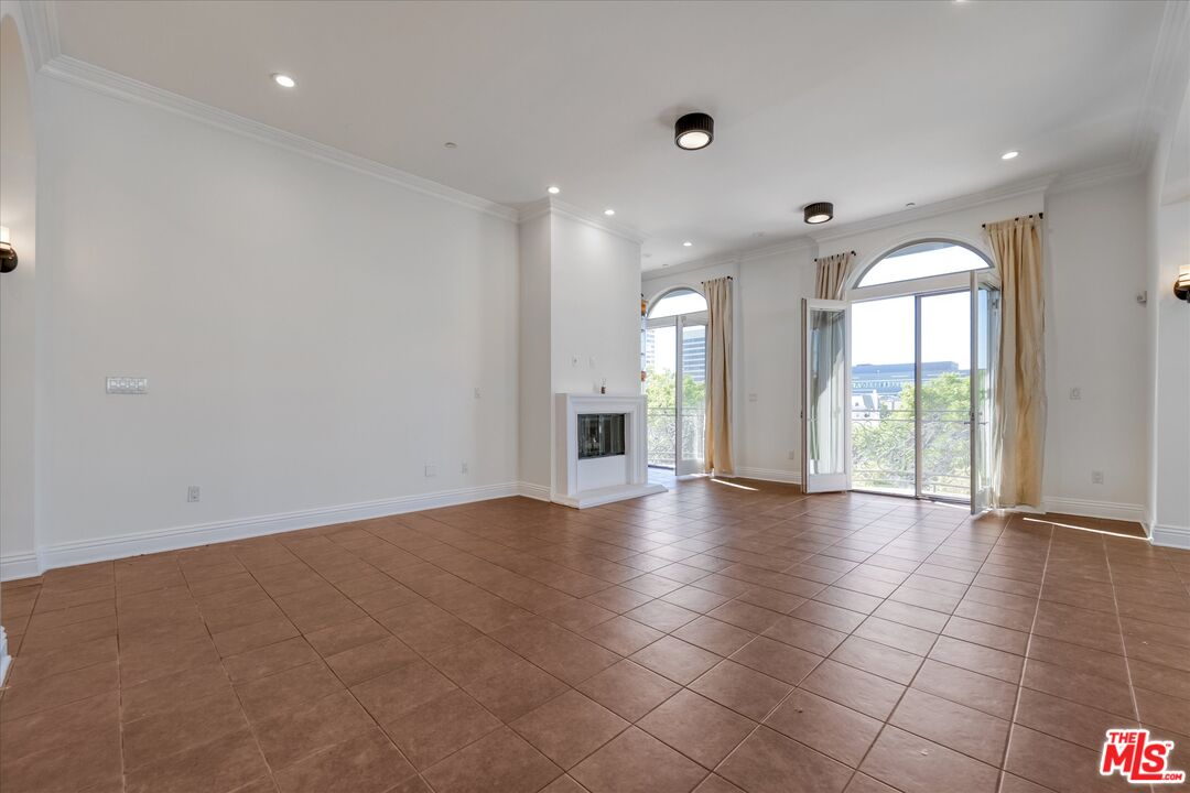 1610 Camden Ave Unit: 401