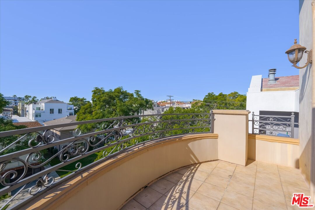 1610 Camden Ave Unit: 401