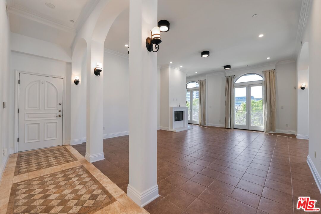 1610 Camden Ave Unit: 401