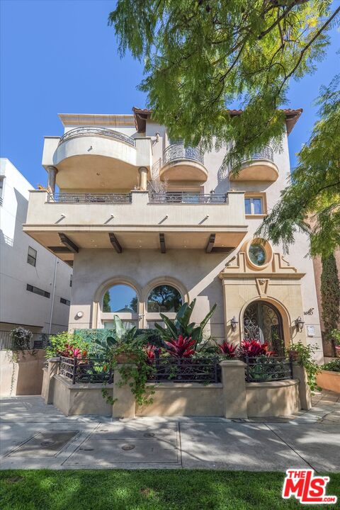 1610 Camden Ave Unit: 401