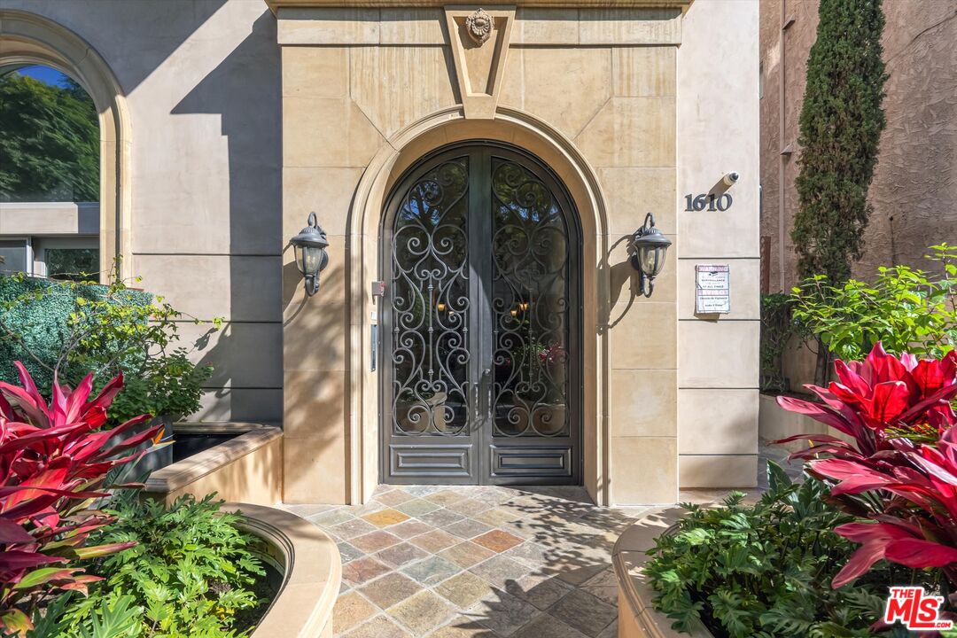 1610 Camden Ave Unit: 401