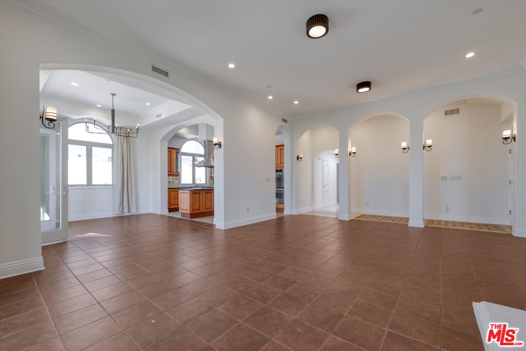 1610 Camden Ave Unit: 401