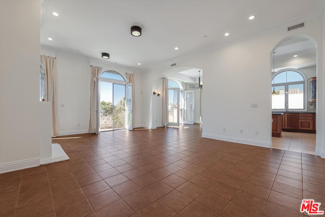 1610 Camden Ave Unit: 401