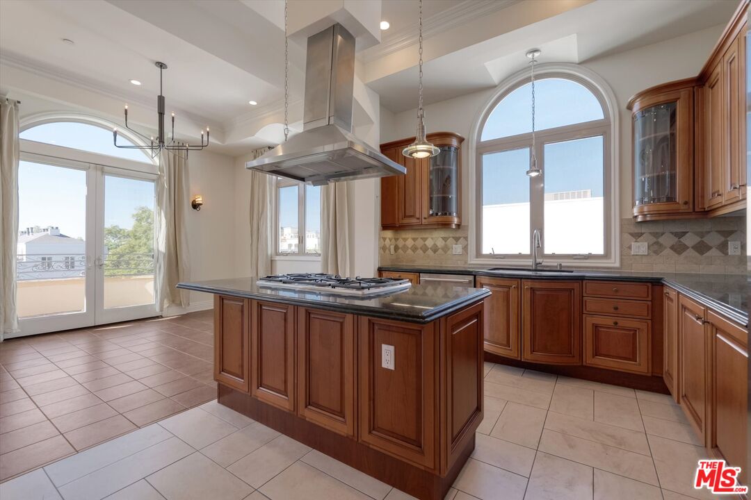 1610 Camden Ave Unit: 401