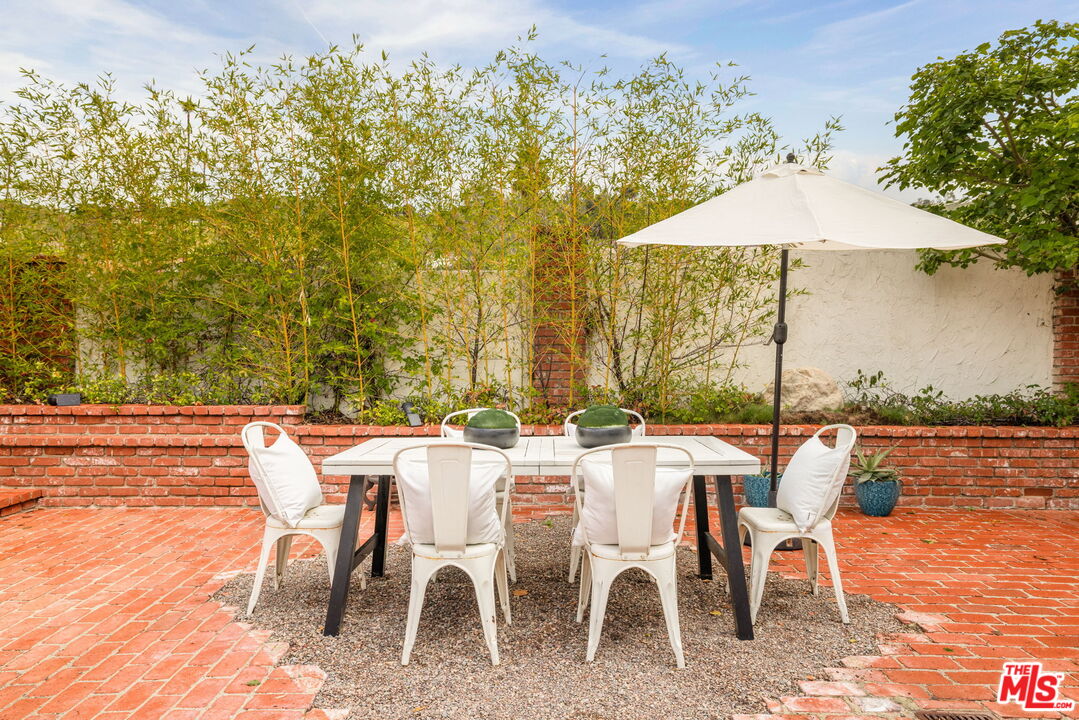 1387 Avenida De Cortez