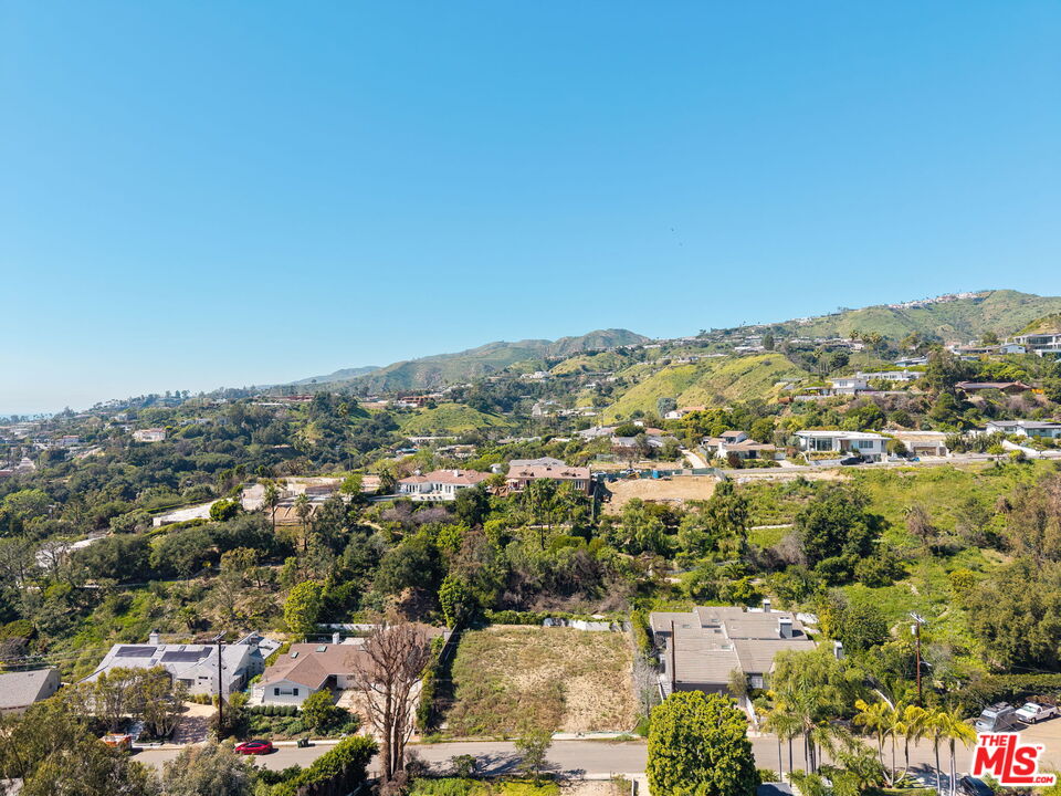 1109 Maroney Ln