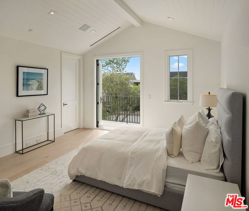 1072 Amalfi Dr
