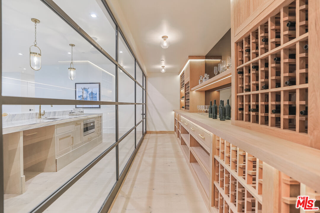 1072 Amalfi Dr