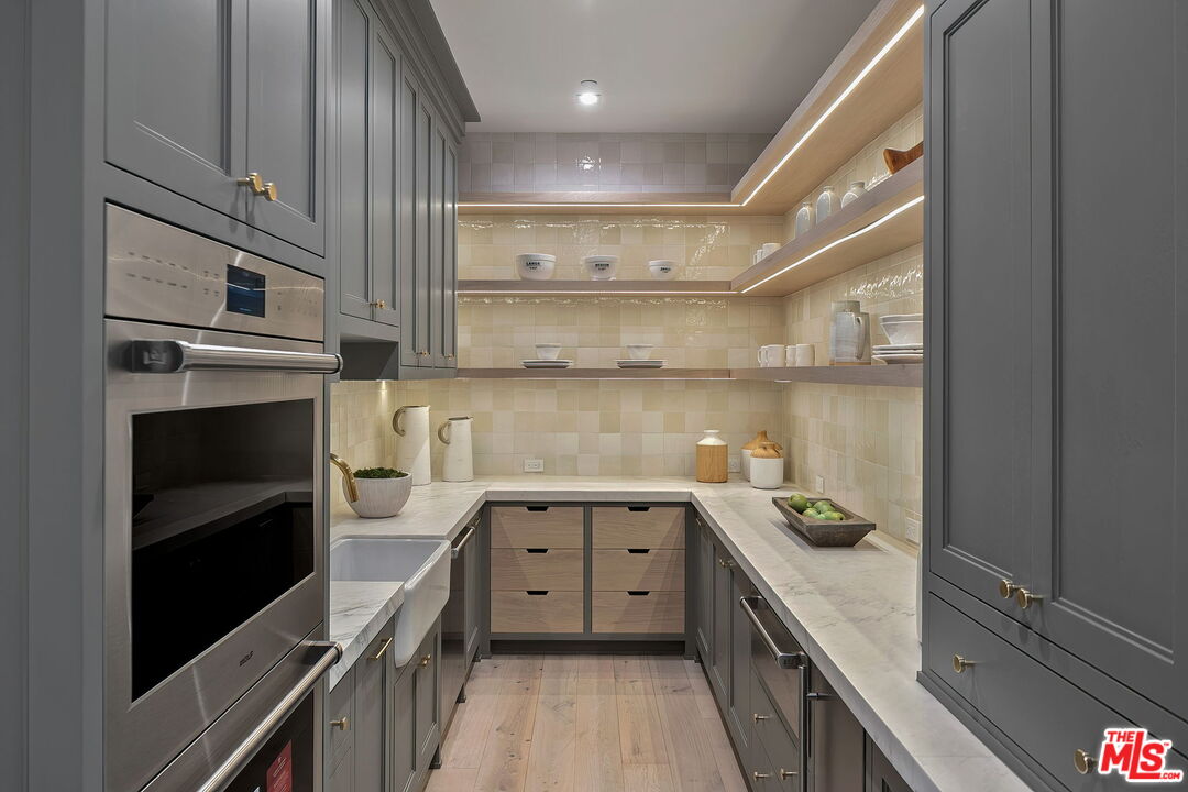 1072 Amalfi Dr