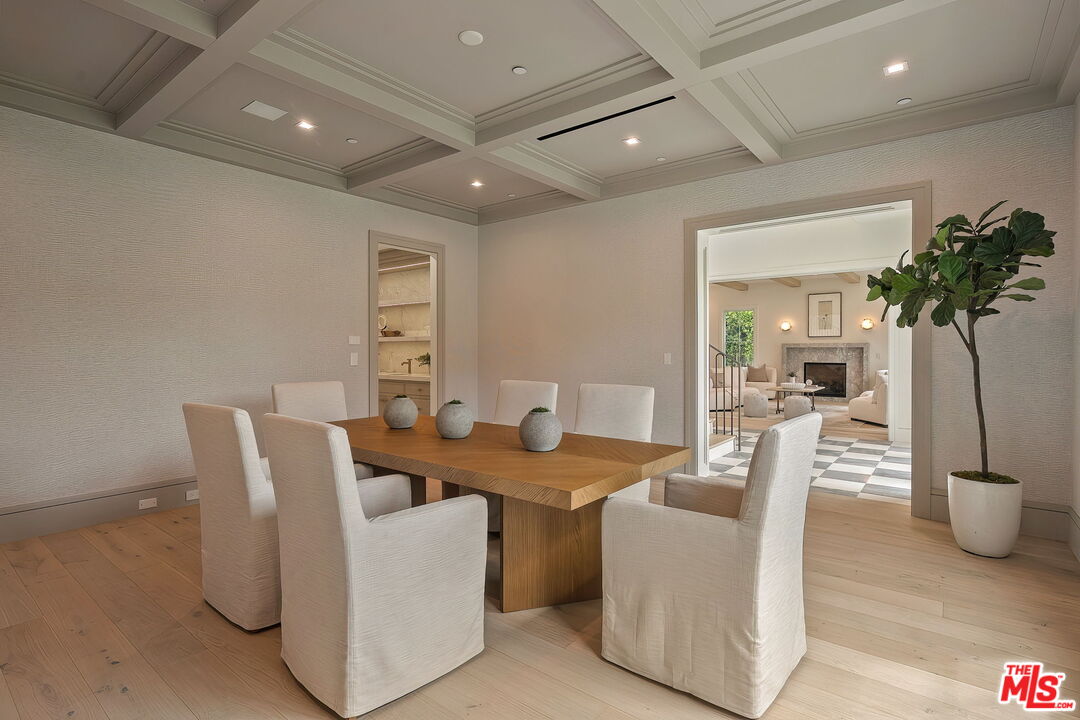 1072 Amalfi Dr