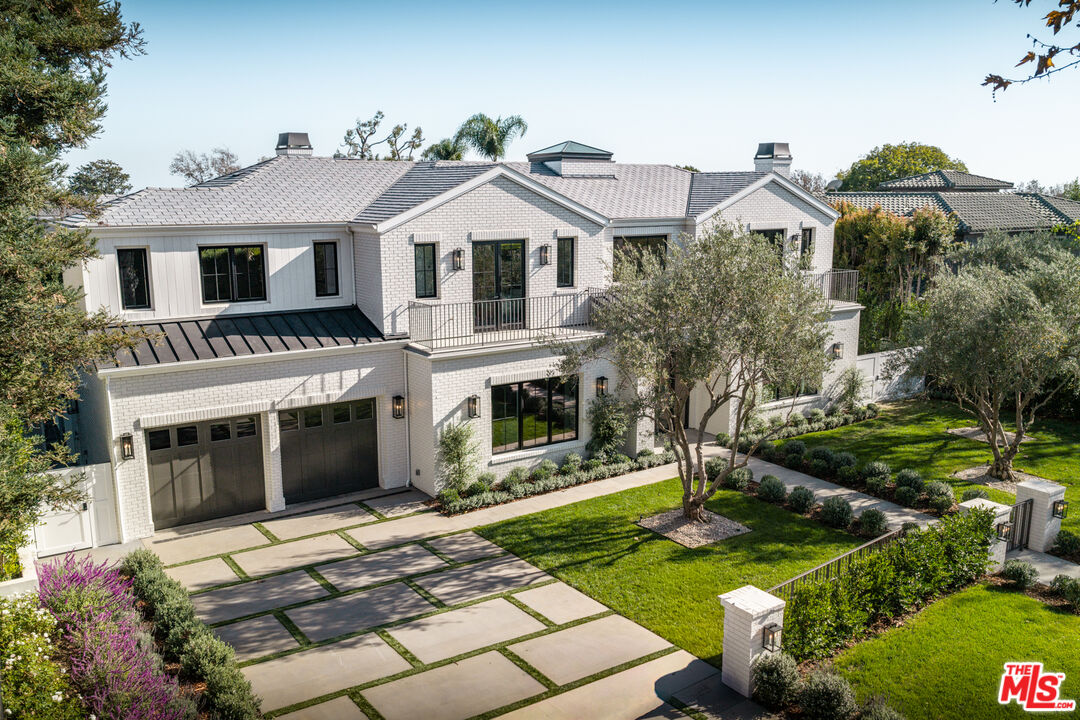 1072 Amalfi Dr