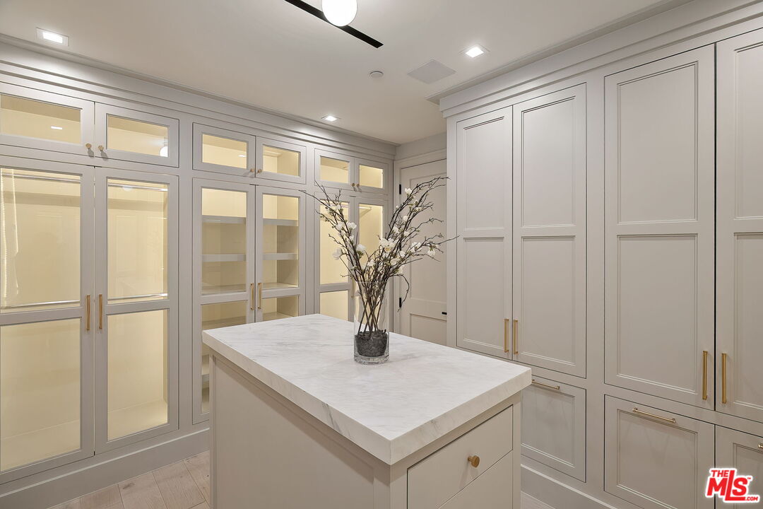 1072 Amalfi Dr