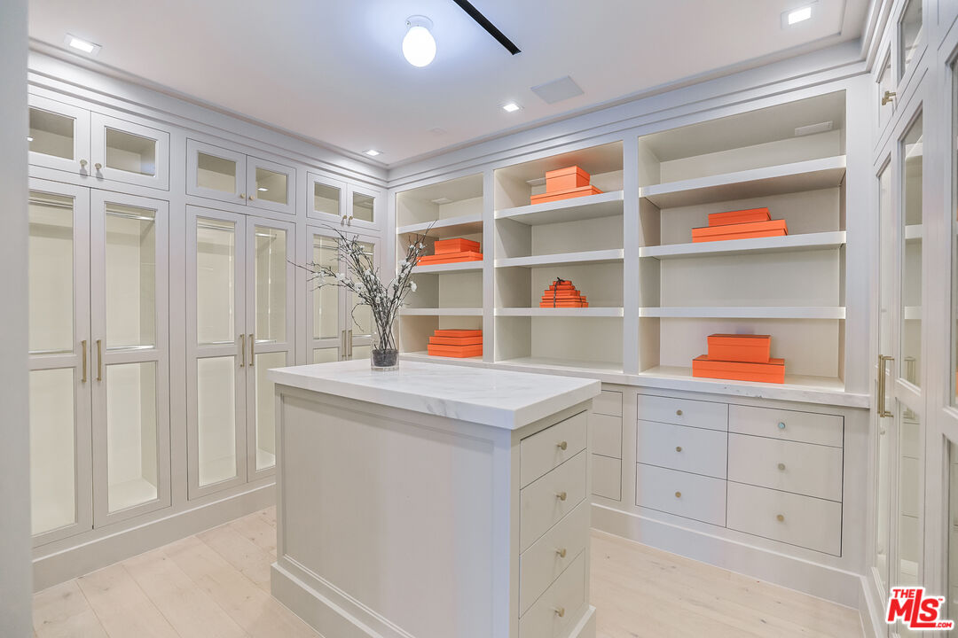 1072 Amalfi Dr