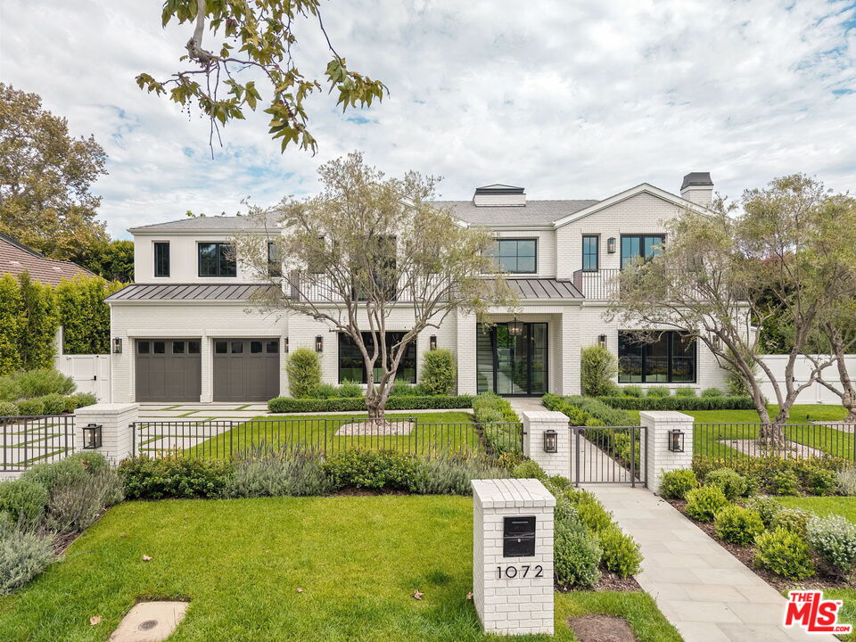 1072 Amalfi Dr
