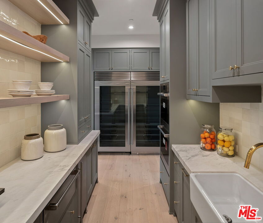 1072 Amalfi Dr