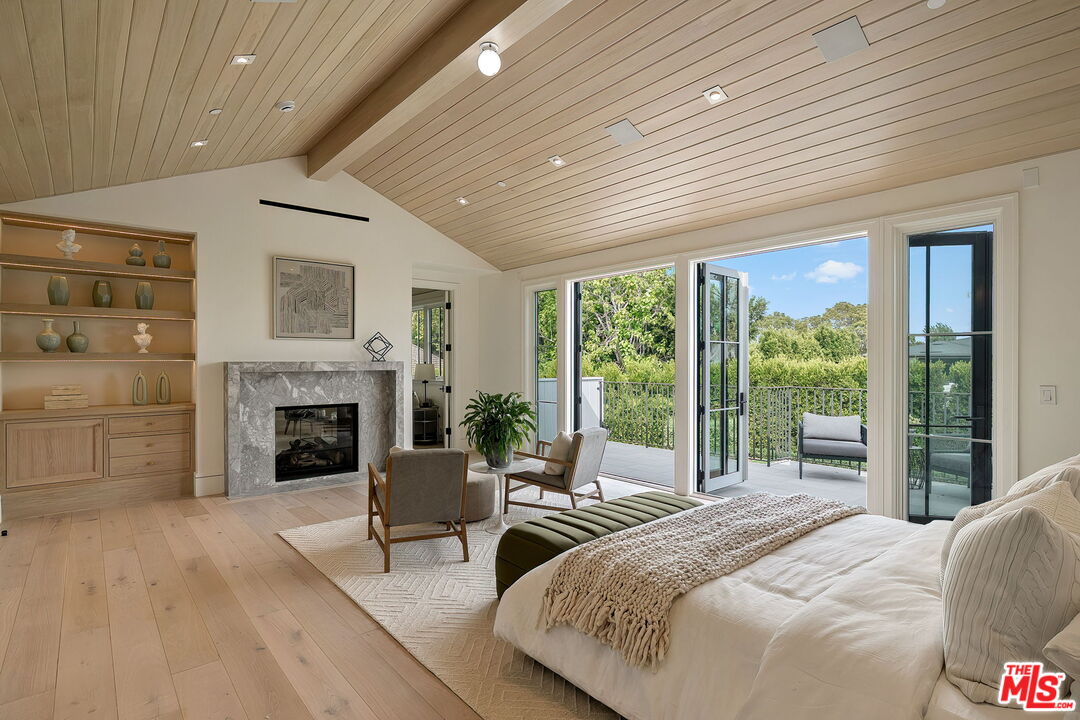 1072 Amalfi Dr