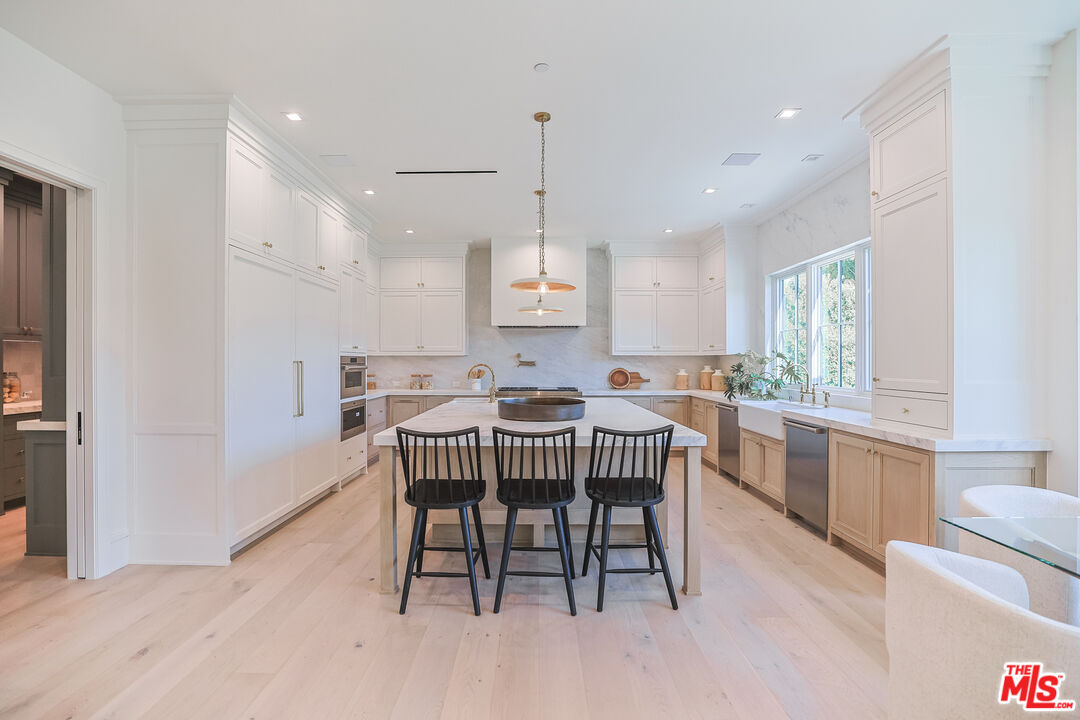 1072 Amalfi Dr