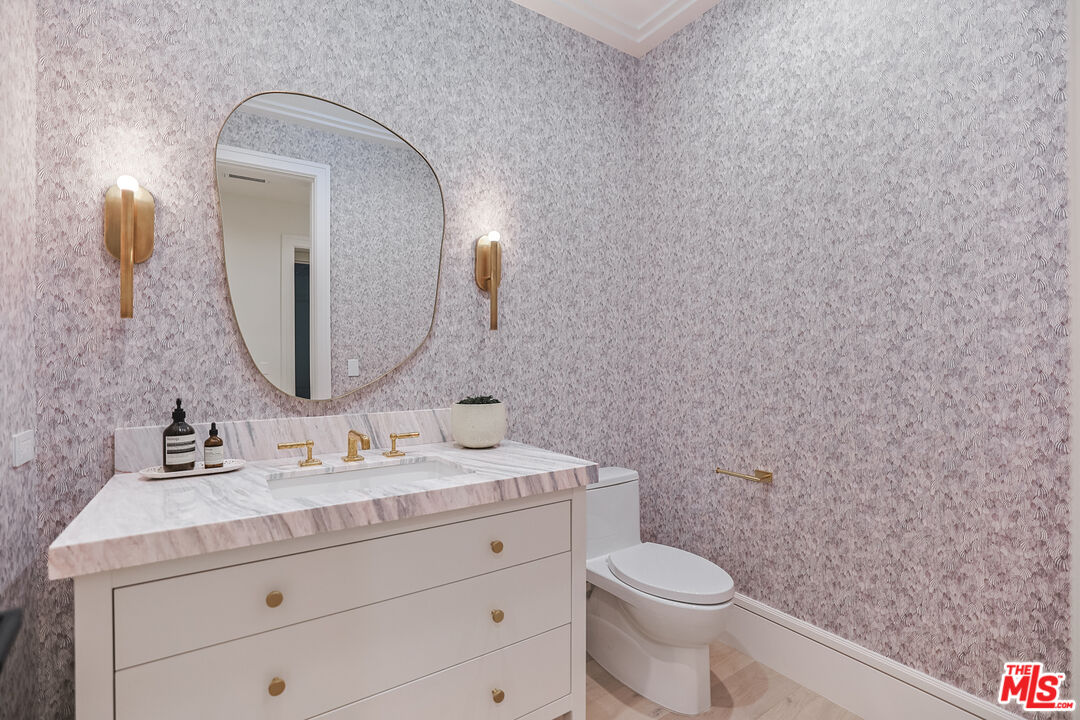 1072 Amalfi Dr