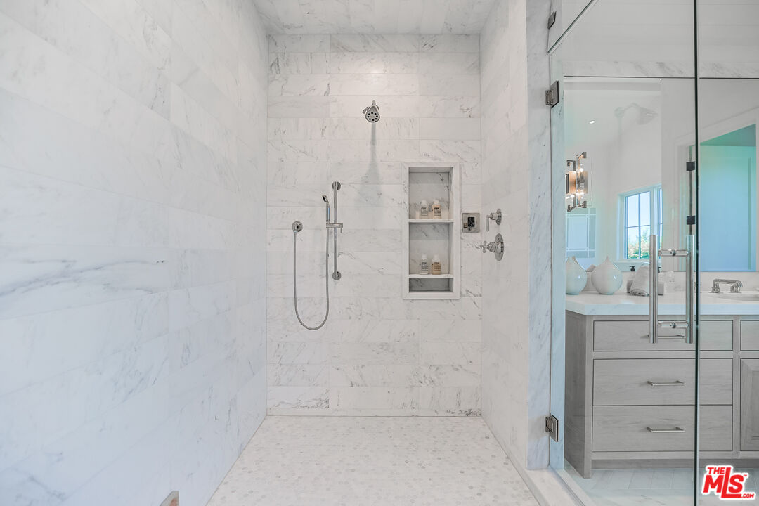 1072 Amalfi Dr